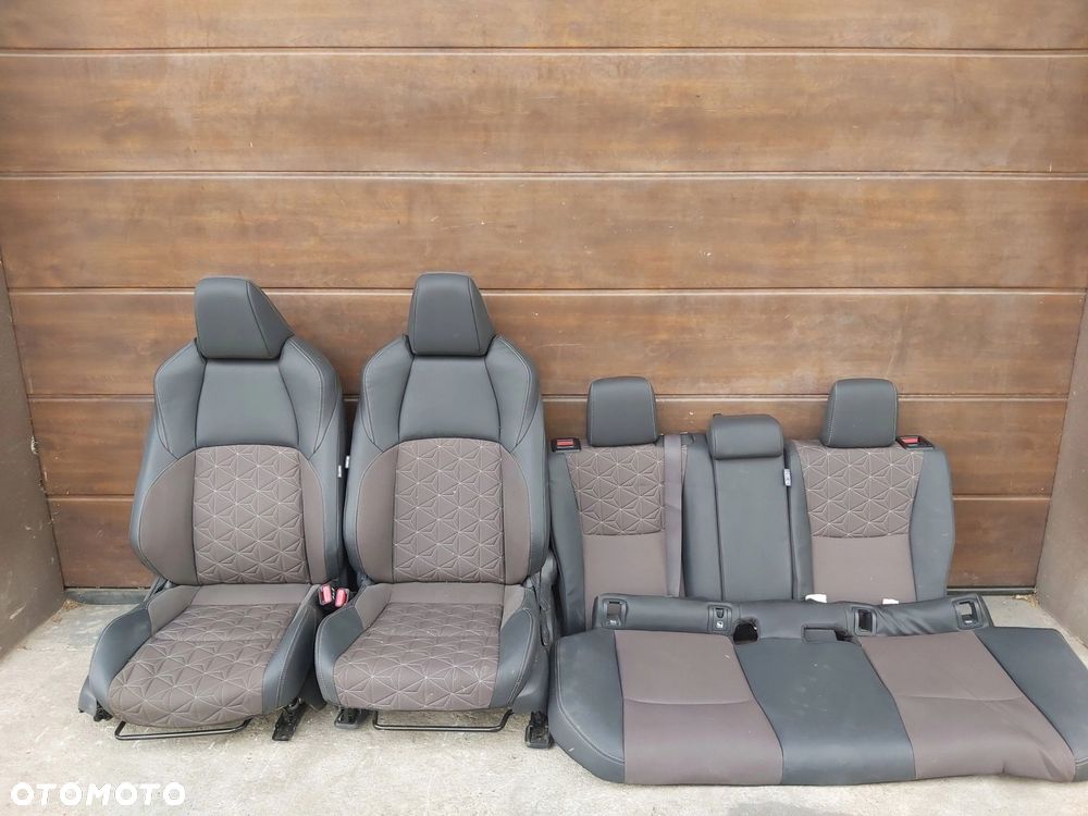 Toyota Yaris Cross Fotel przód lewy prawy skóra kanapa tył Komplet - 1