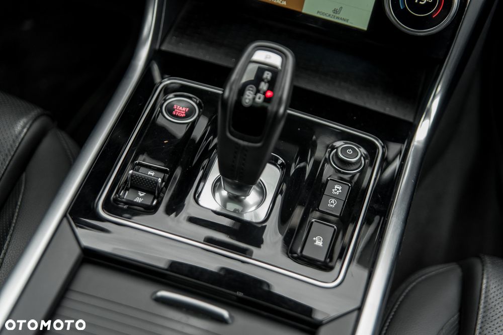 Jaguar XE 2.0 T Prestige - 29