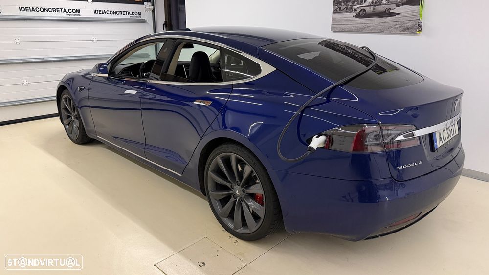 Tesla Model S - 7