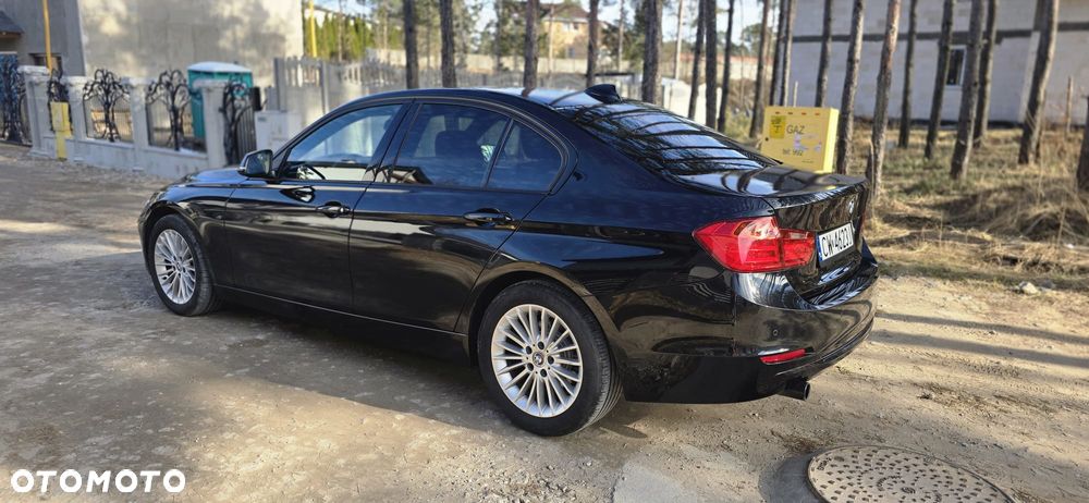 BMW Seria 3 318d DPF Edition Sport - 25