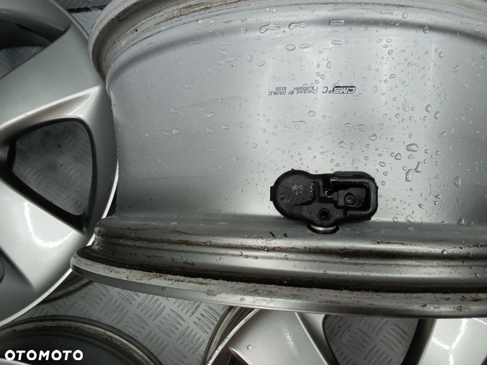 Felgi Toyota Auris Corolla Avenssis III Rav4 7Jx17 et50 5x114,3 - 11