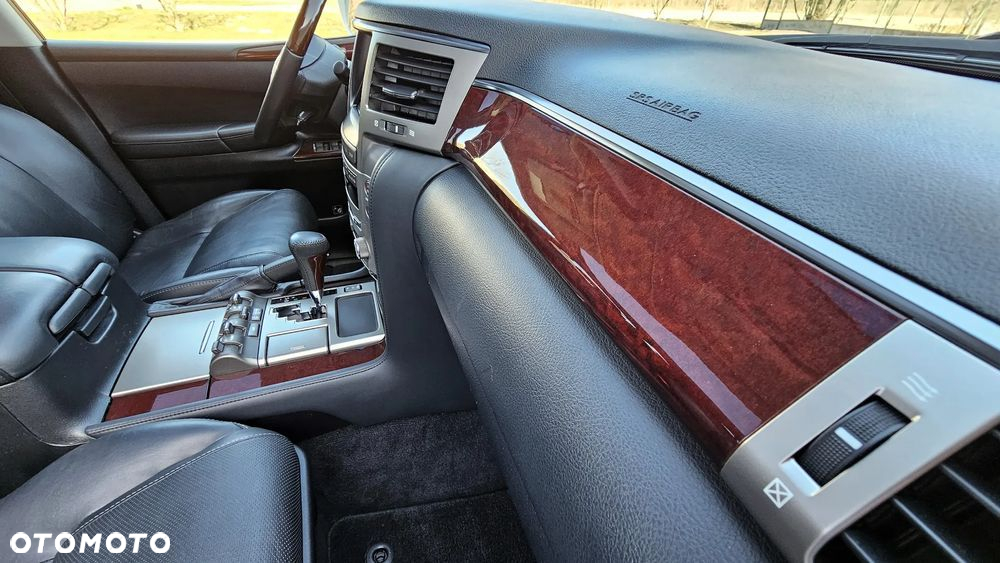 Lexus LX 570 Omotenashi - 30