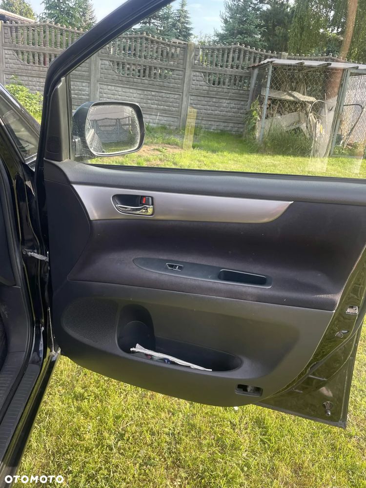 Toyota Avensis Verso D-4D - 10