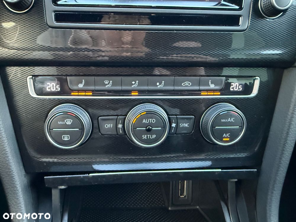 Volkswagen Golf - 22