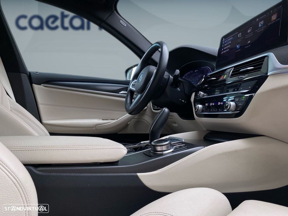 BMW 530 e Pack Desportivo M - 15