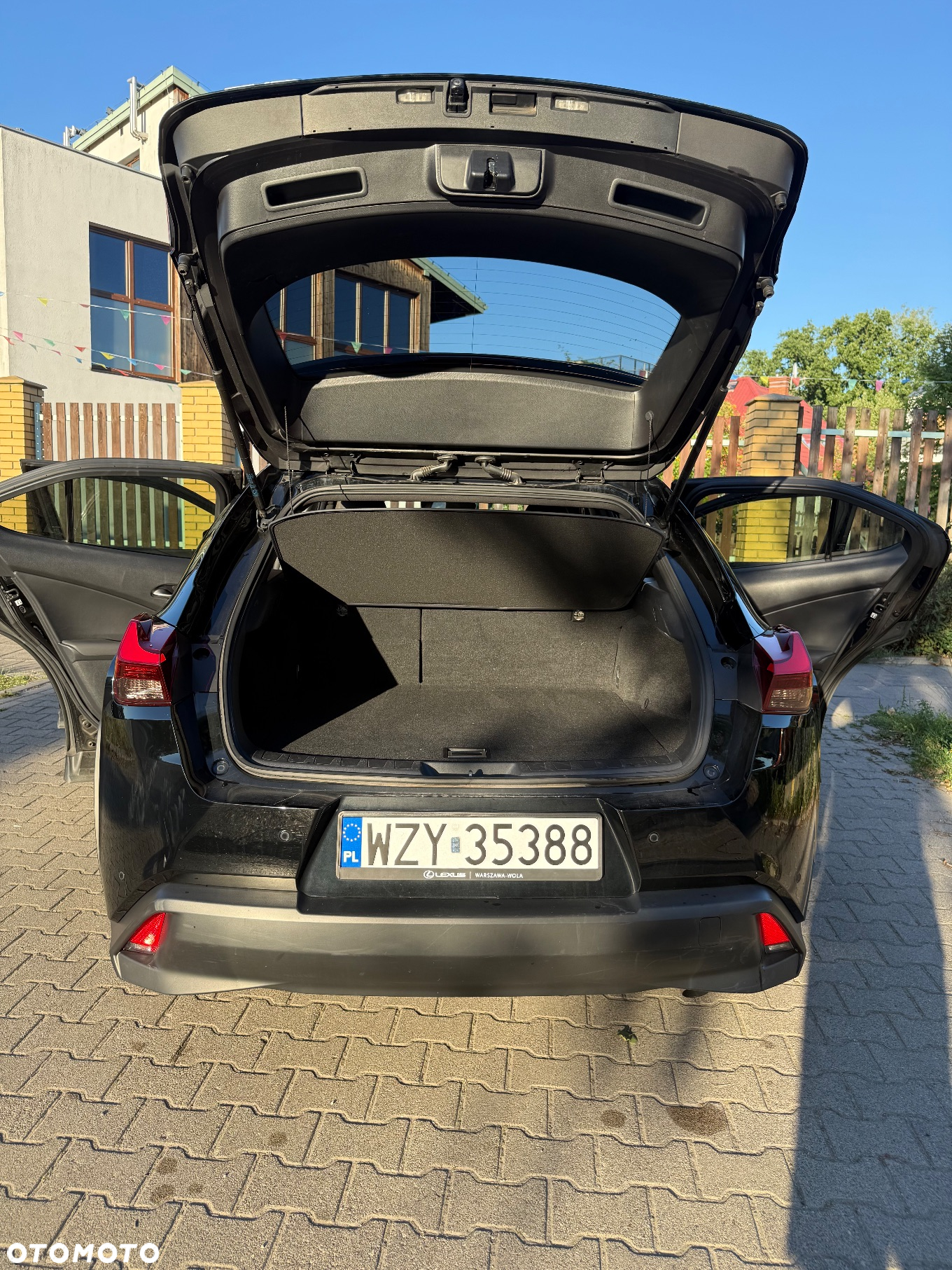 Lexus UX - 4