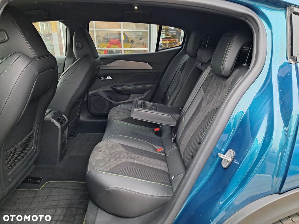 Peugeot 408 1.6 Plug-In Hybrid 180 GT EAT8 - 17