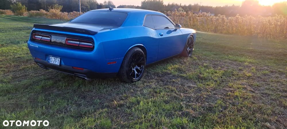 Dodge Challenger - 4