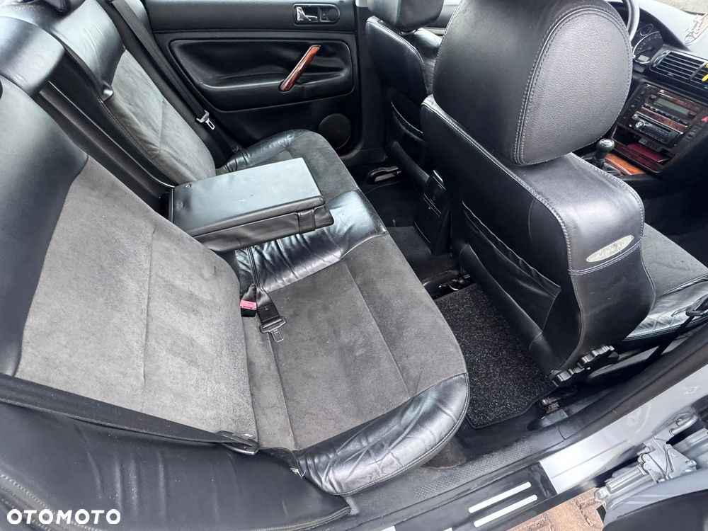 Volkswagen Passat 1.9 TDI Highline - 18