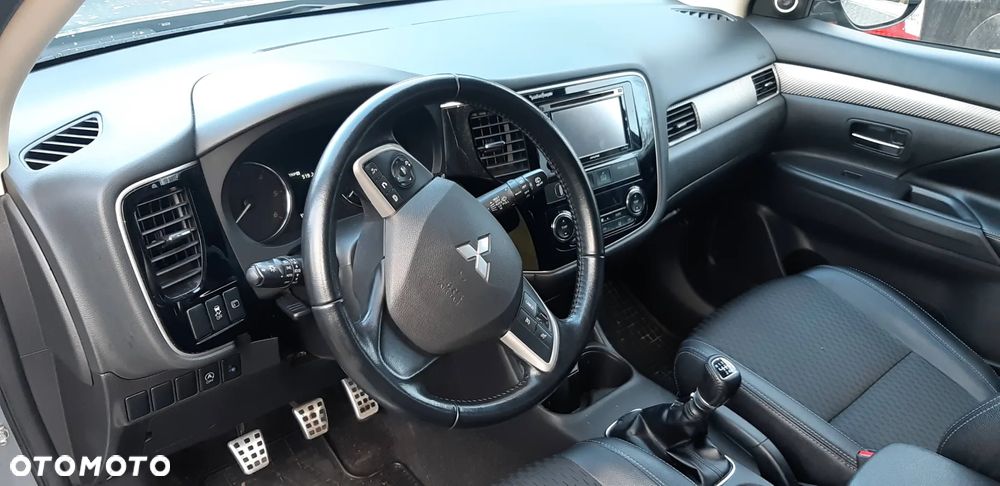 Mitsubishi Outlander 2.2 DID Instyle Navi - 3
