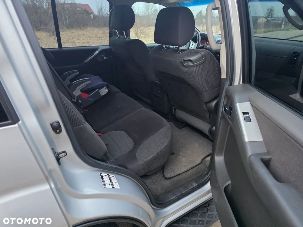Nissan Pathfinder - 16