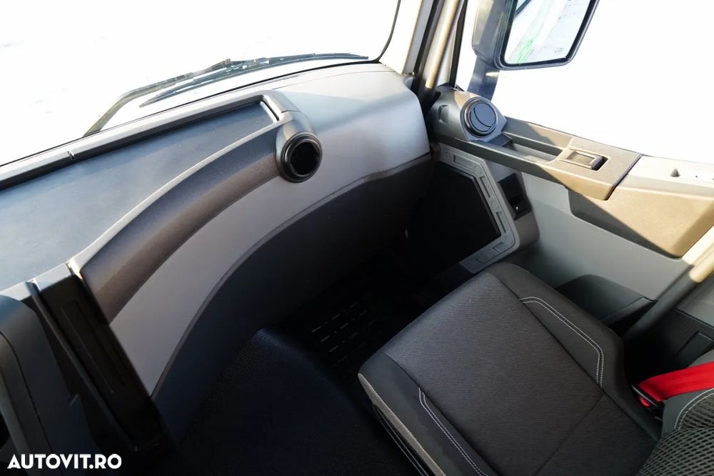 Renault T 430 / 6x2 / REFRIGERAT -9 M / UNITATE CARRIER SUPRA 1250 / platformă elevatoare / oblon rulant / punte de ridicare / direcție - 33