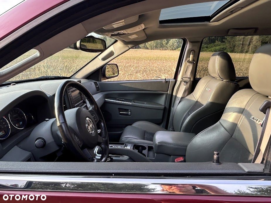 Jeep Grand Cherokee - 34