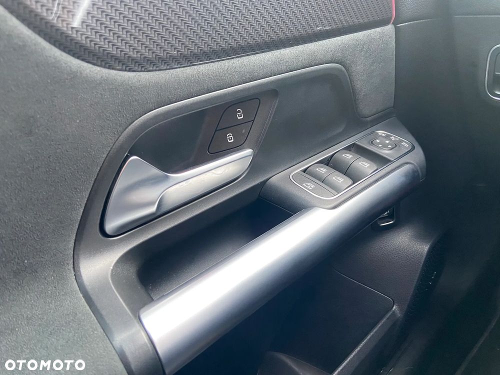 Mercedes-Benz GLA 200 AMG Line - 18