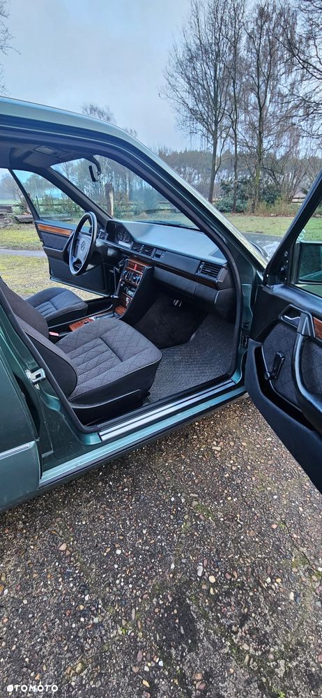 Mercedes-Benz W124 (1984-1993) - 22