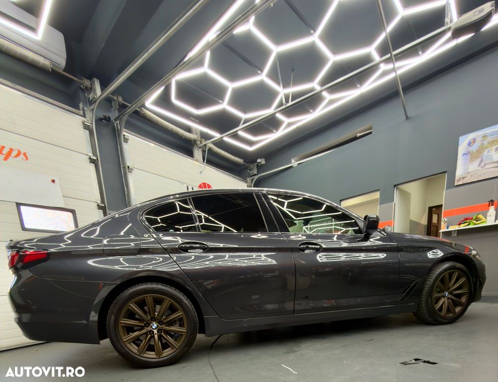 BMW Seria 5 530i xDrive Aut. - 27