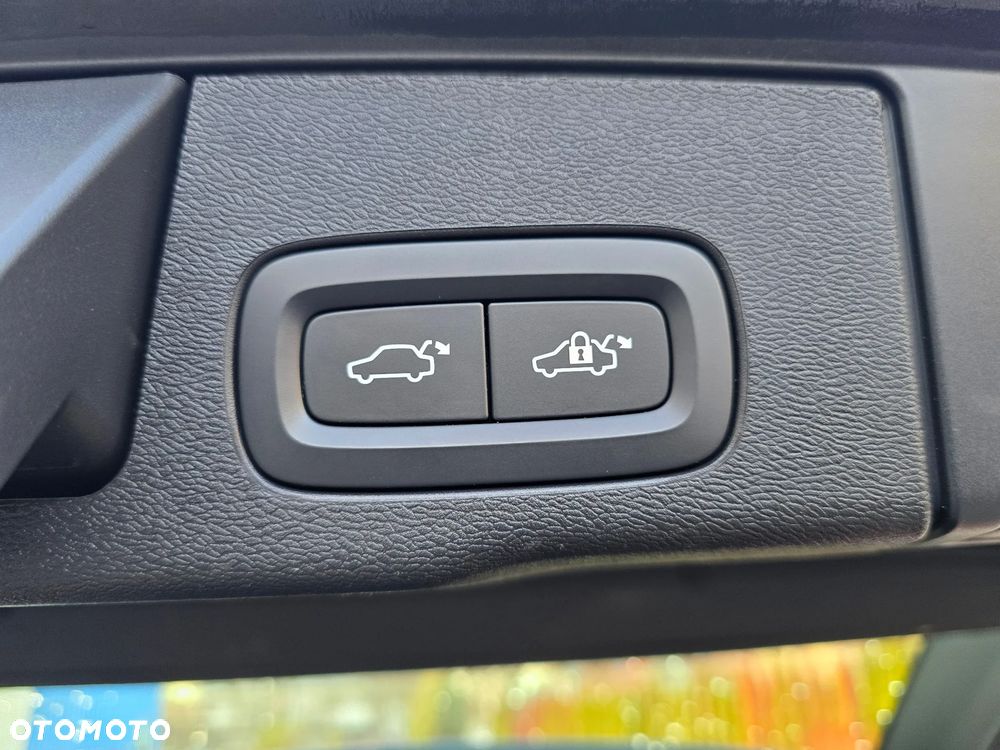 Volvo XC 60 B5 B AWD Momentum Pro - 11