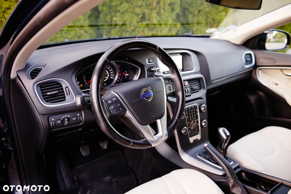 Volvo V40 Cross Country D2 Momentum - 14