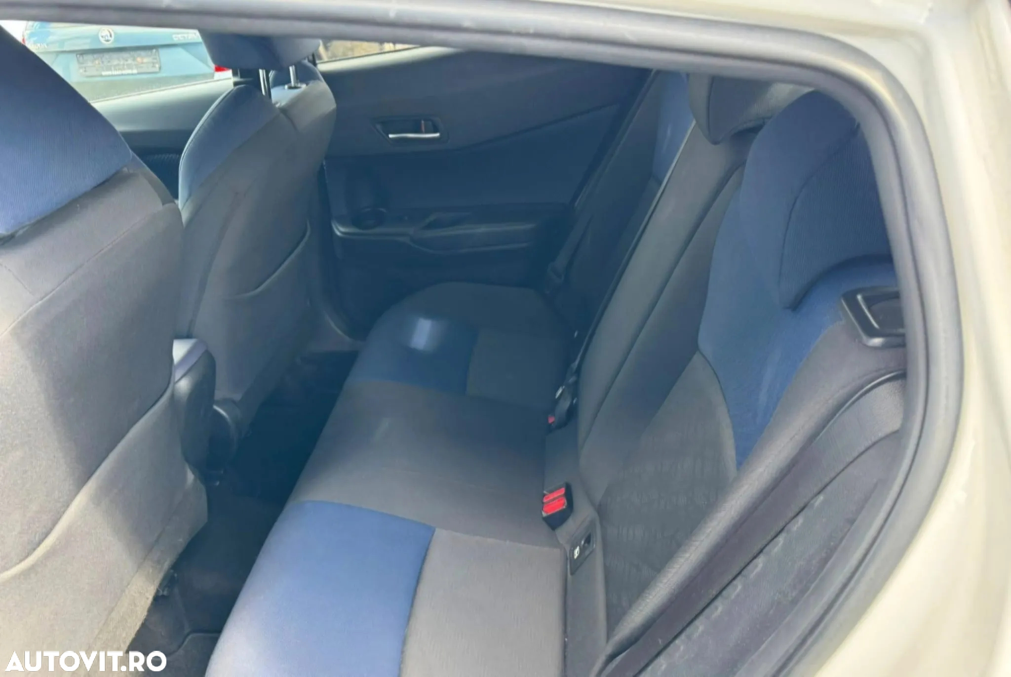 Toyota C-HR 1.8 HSD 4x2 CVT C-lassy LED - 11