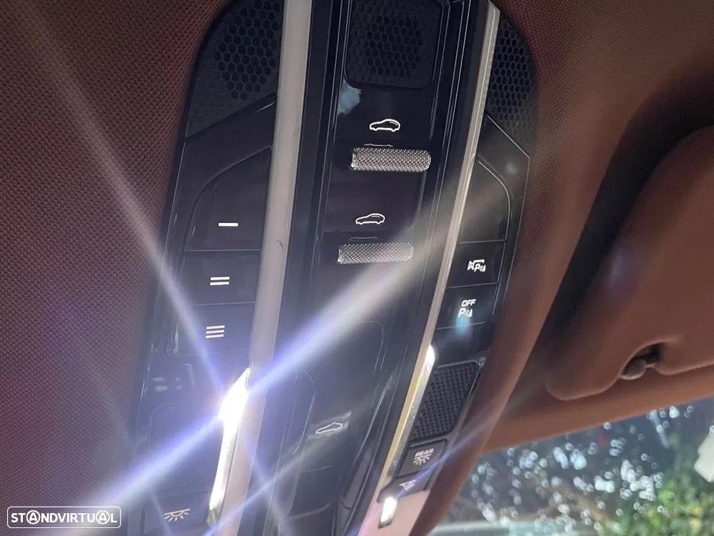 Porsche Panamera Sport Turismo 4 E-Hybrid 10 Years Edition - 26