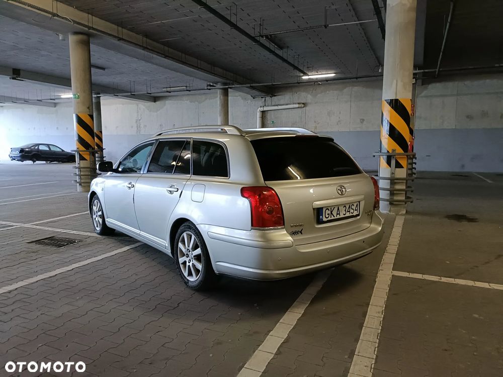 Toyota Avensis 2.0 D-4D Luna - 4