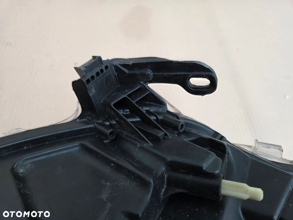 Lampa przednia lewa Peugeot 208 przed LIFT  9802221880 - 10