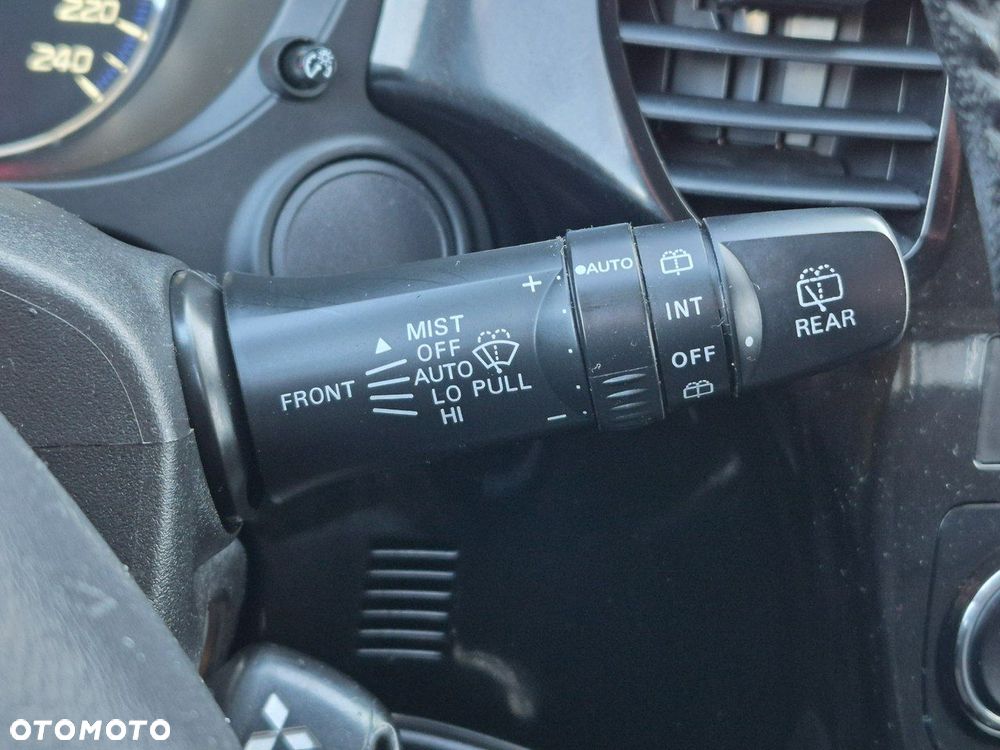 Mitsubishi Outlander - 35