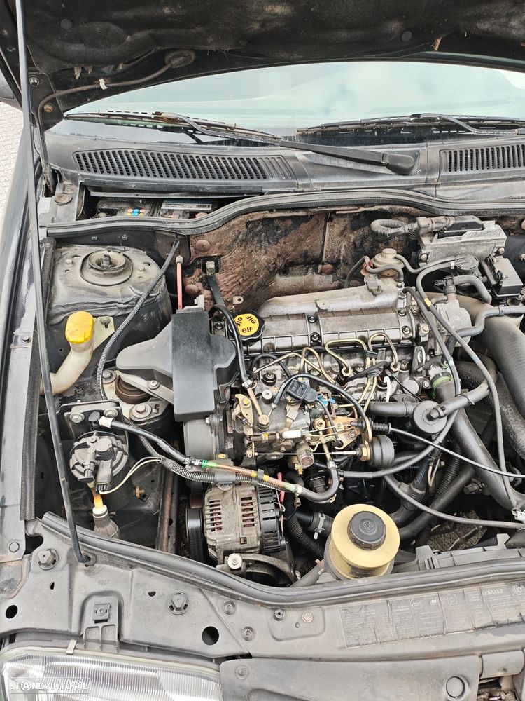 Renault Mégane 1.9 TD RT - 4
