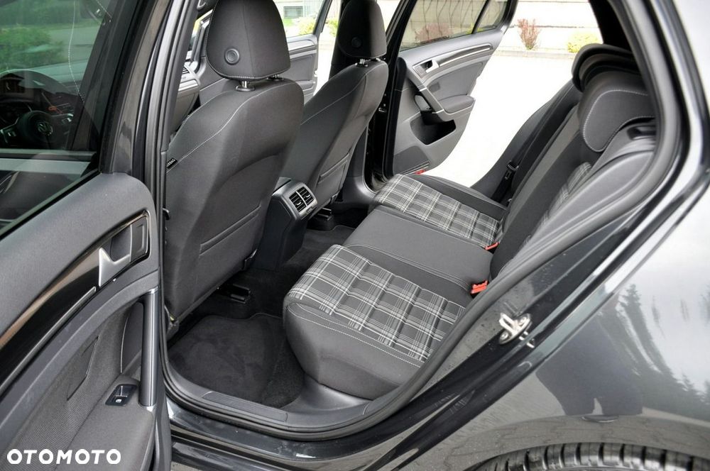 Volkswagen Golf - 20