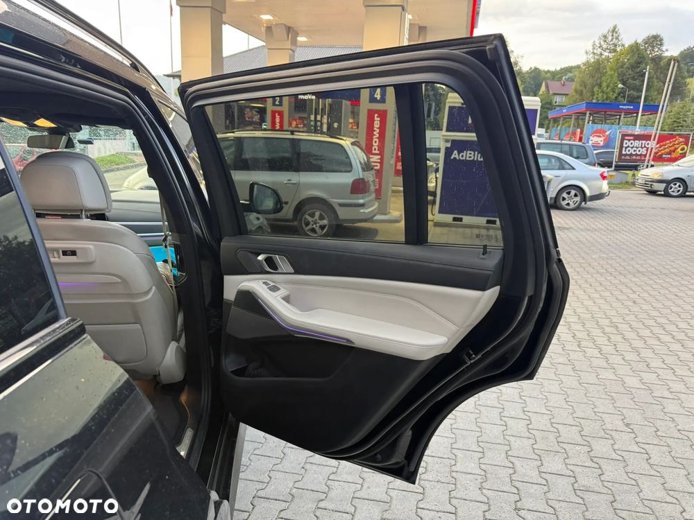 BMW X7 xDrive40d mHEV - 27