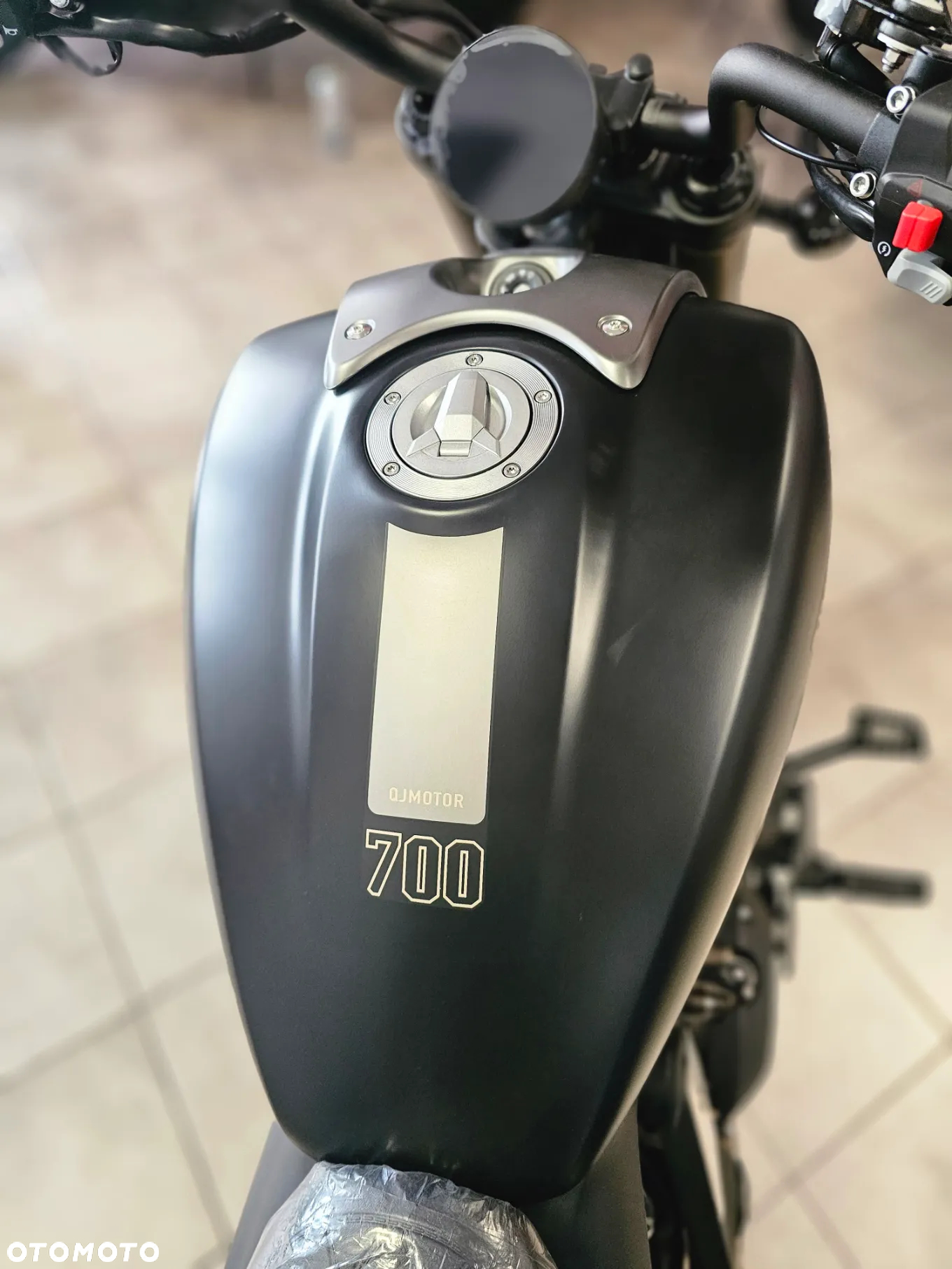QJMOTOR SRV 700 - 9