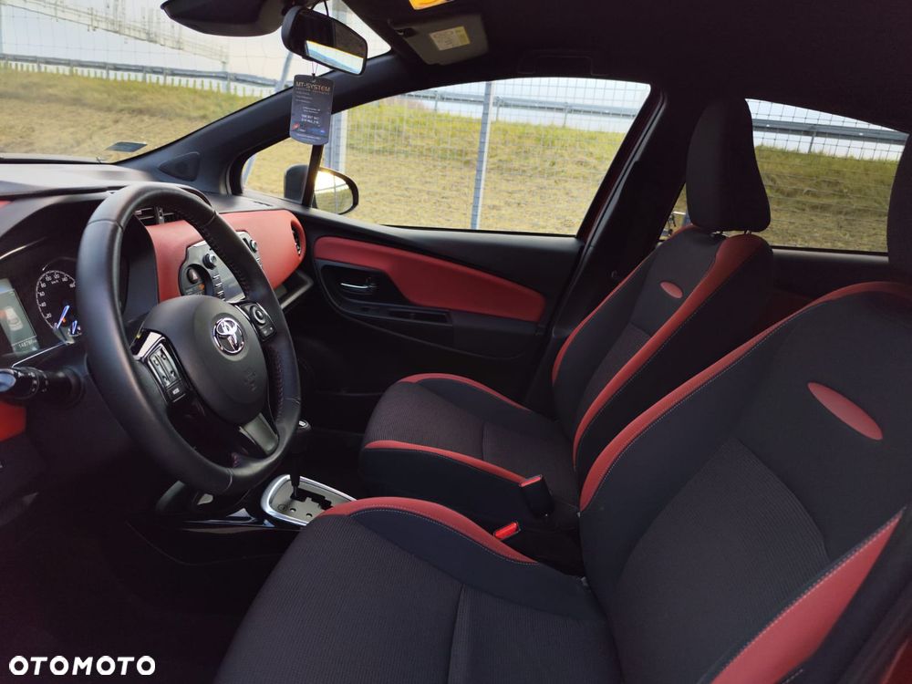 Toyota Yaris Hybrid 100 Selection Passion - 24