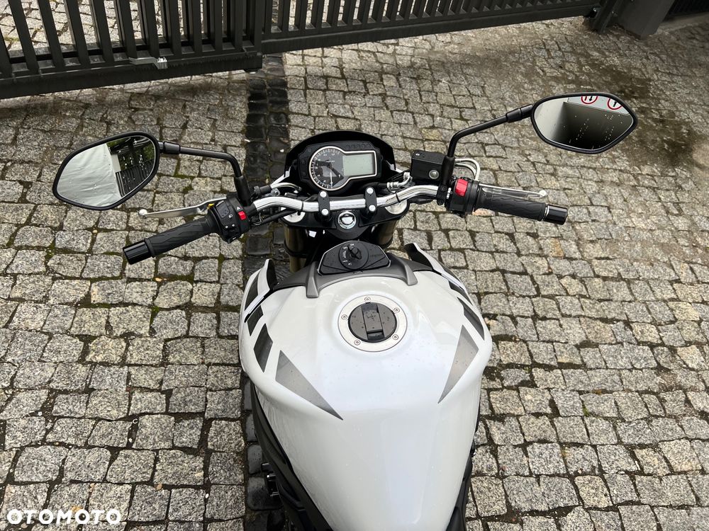 Suzuki GSR - 26