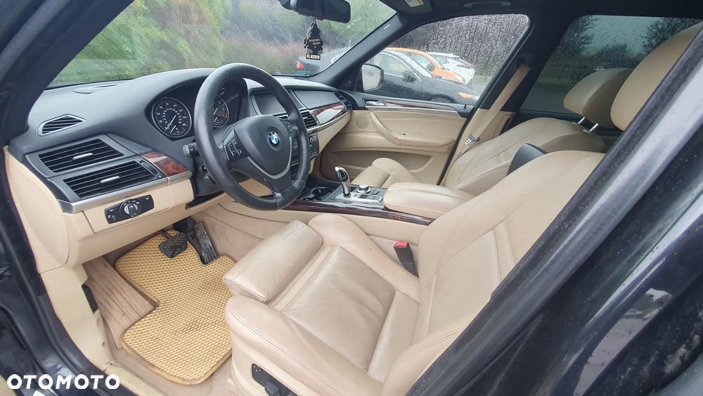 BMW X5 4.8i xDrive - 13