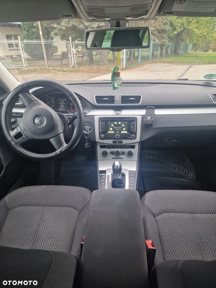 Volkswagen Passat - 33