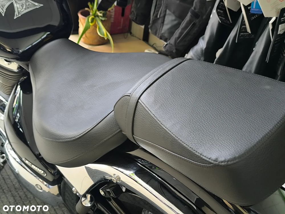 Suzuki Intruder - 38