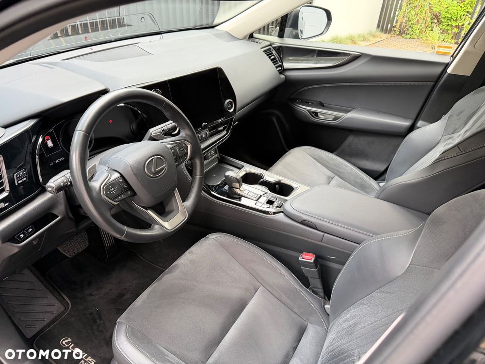 Lexus NX 350h Business AWD - 23
