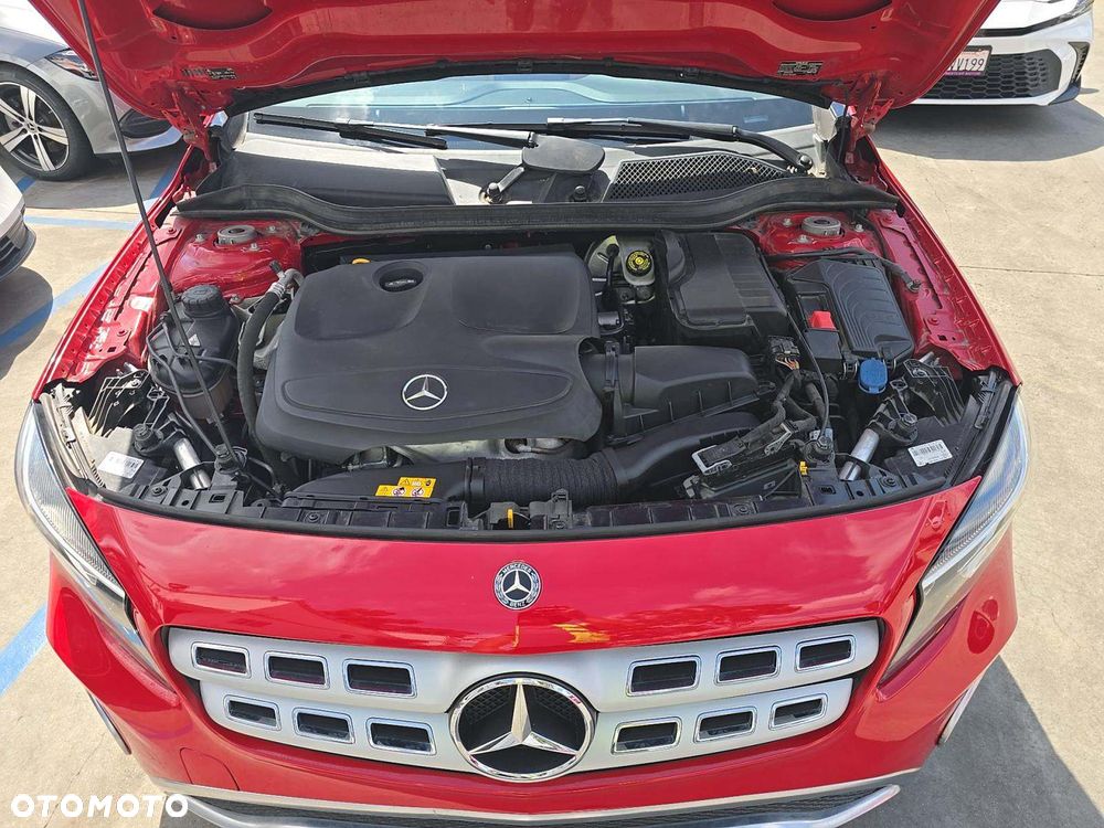 Mercedes-Benz GLA 250 4-Matic - 11