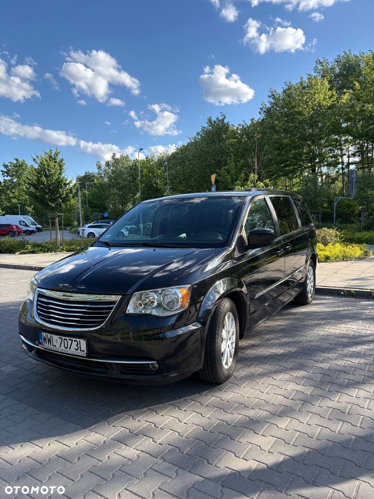 Chrysler Town & Country - 2