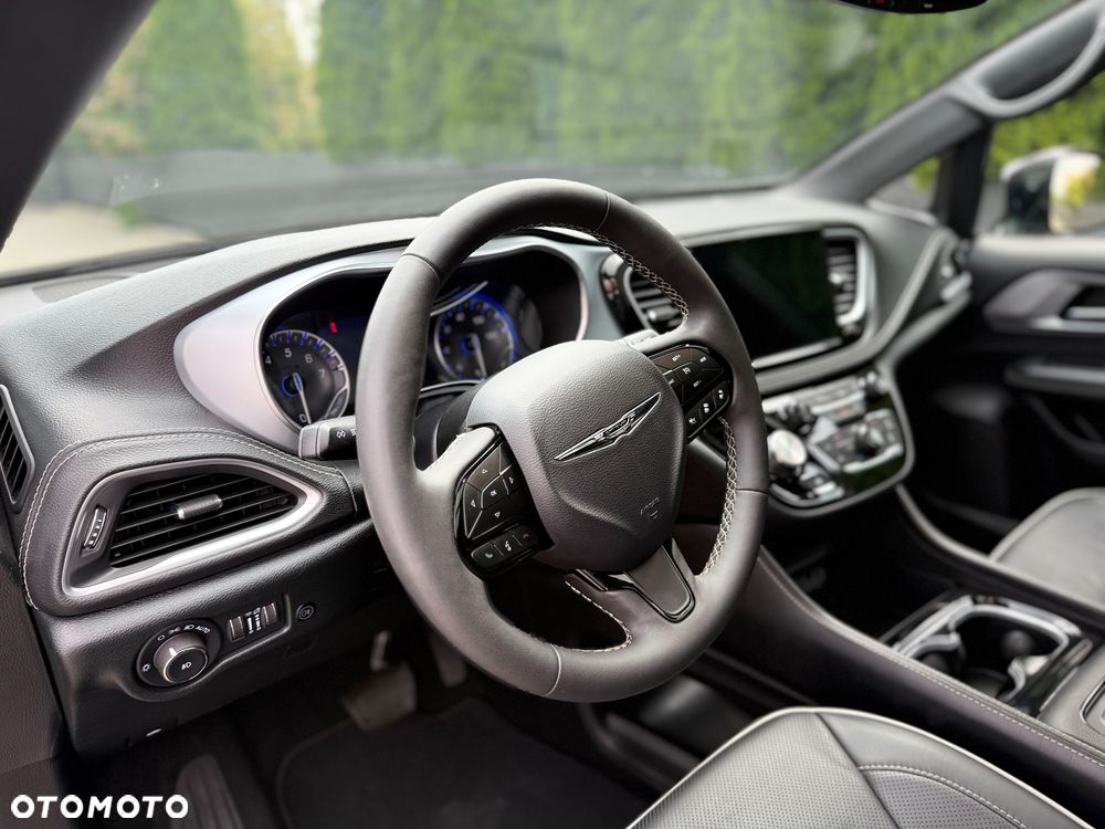Chrysler Pacifica - 14