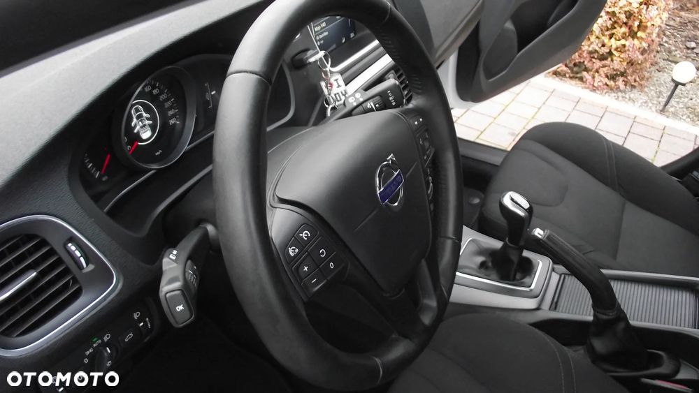 Volvo V40 T2 Kinetic - 24