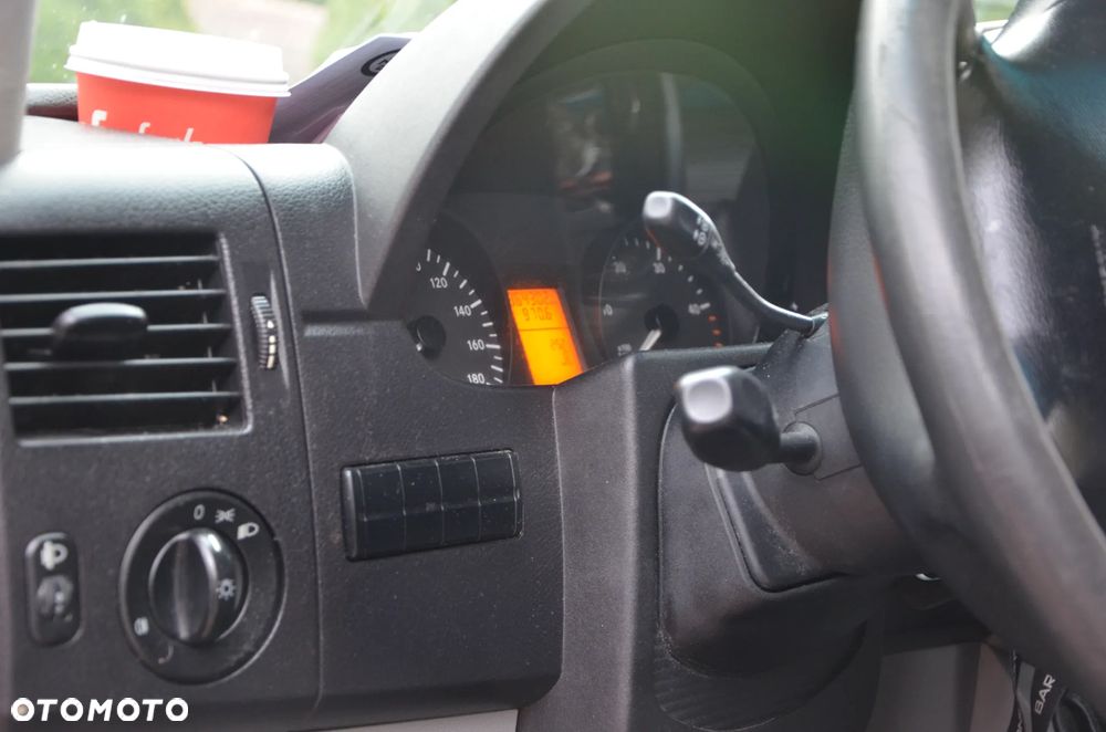 Mercedes-Benz Sprinter - 11