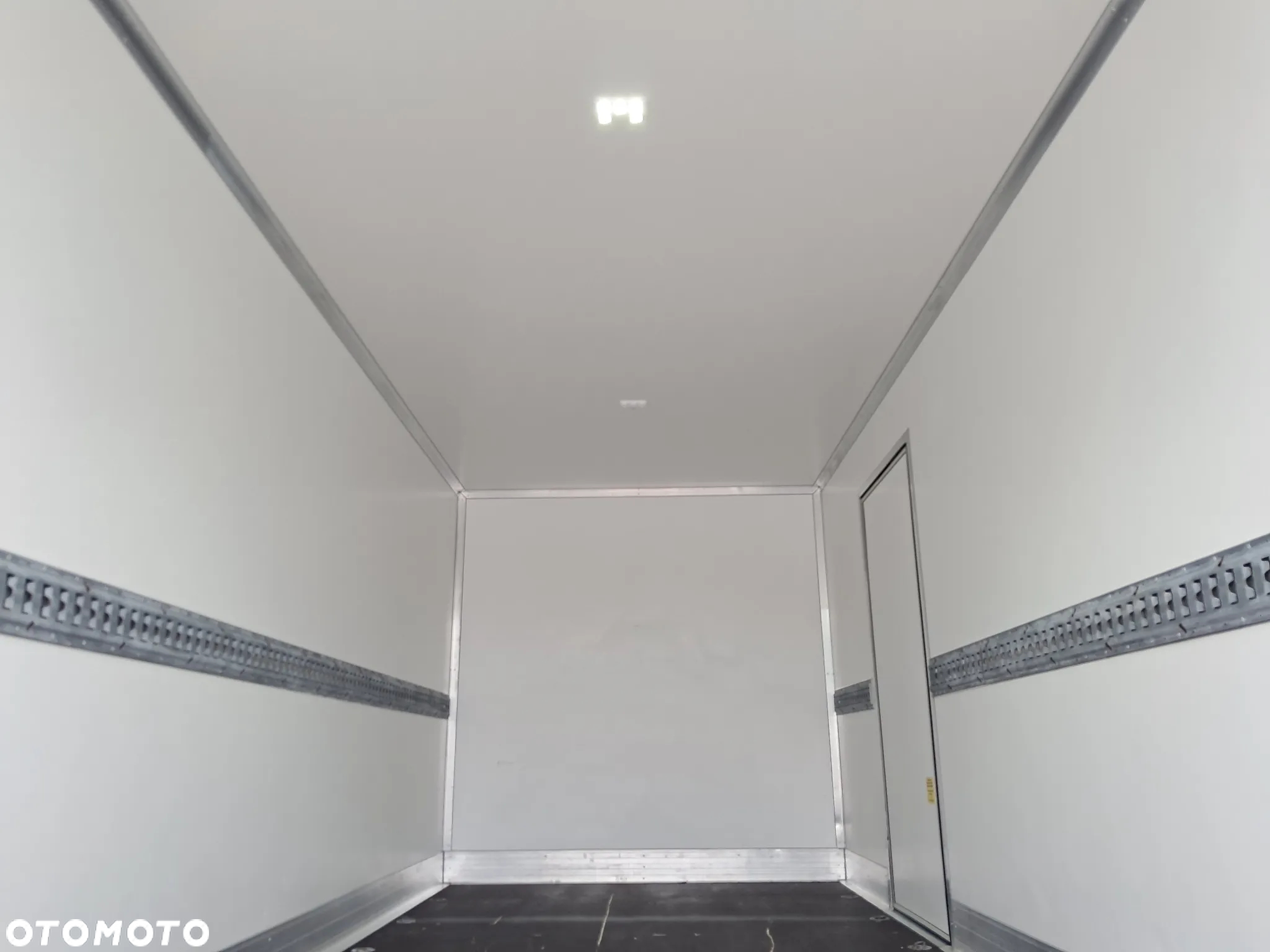 Iveco Daily 35S18 Kontener Izotermiczny 5m Salon Polska - 13