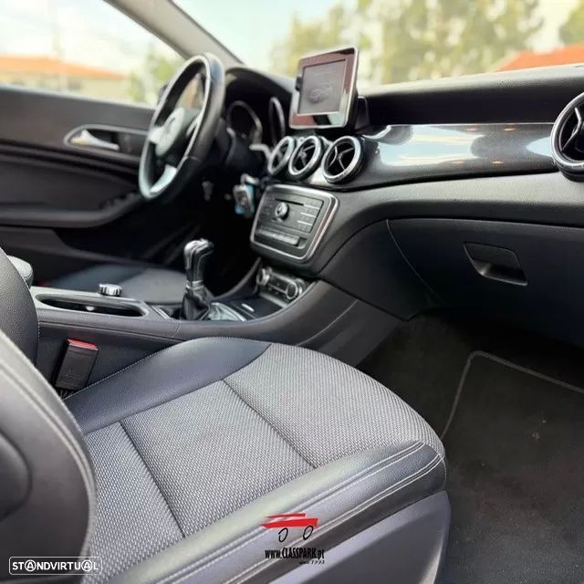 Mercedes-Benz CLA 180 d Urban - 9