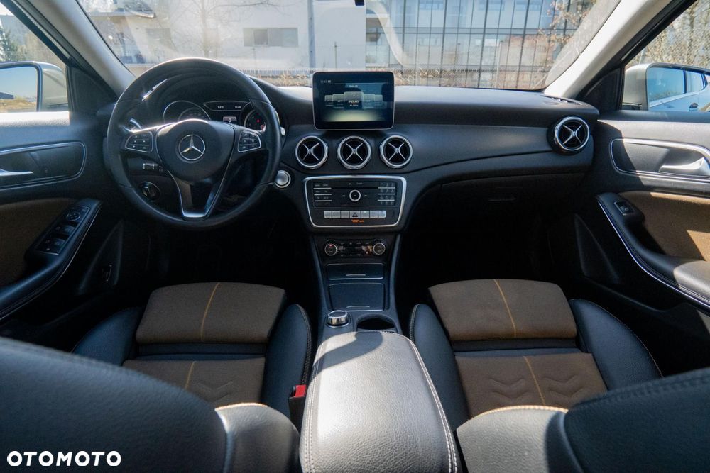 Mercedes-Benz GLA 220 4-Matic - 11