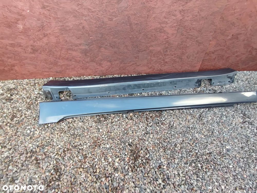 BMW E60 LCI / E61 LCI. ORYGINALNE NAKŁADKI NA PROG LEWA O NR: 7 178 125 / 7 178 126 OEM. W KOLORZE PLATINGRAU METALIC A68/7 - 2