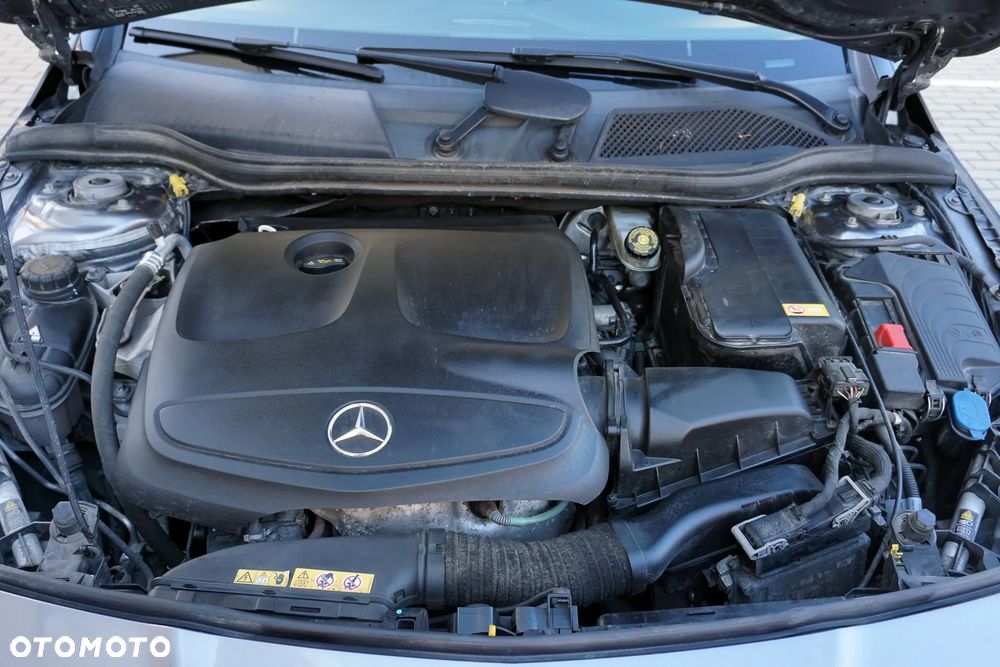 Mercedes-Benz CLA 200 7G-DCT UrbanStyle Edition - 9