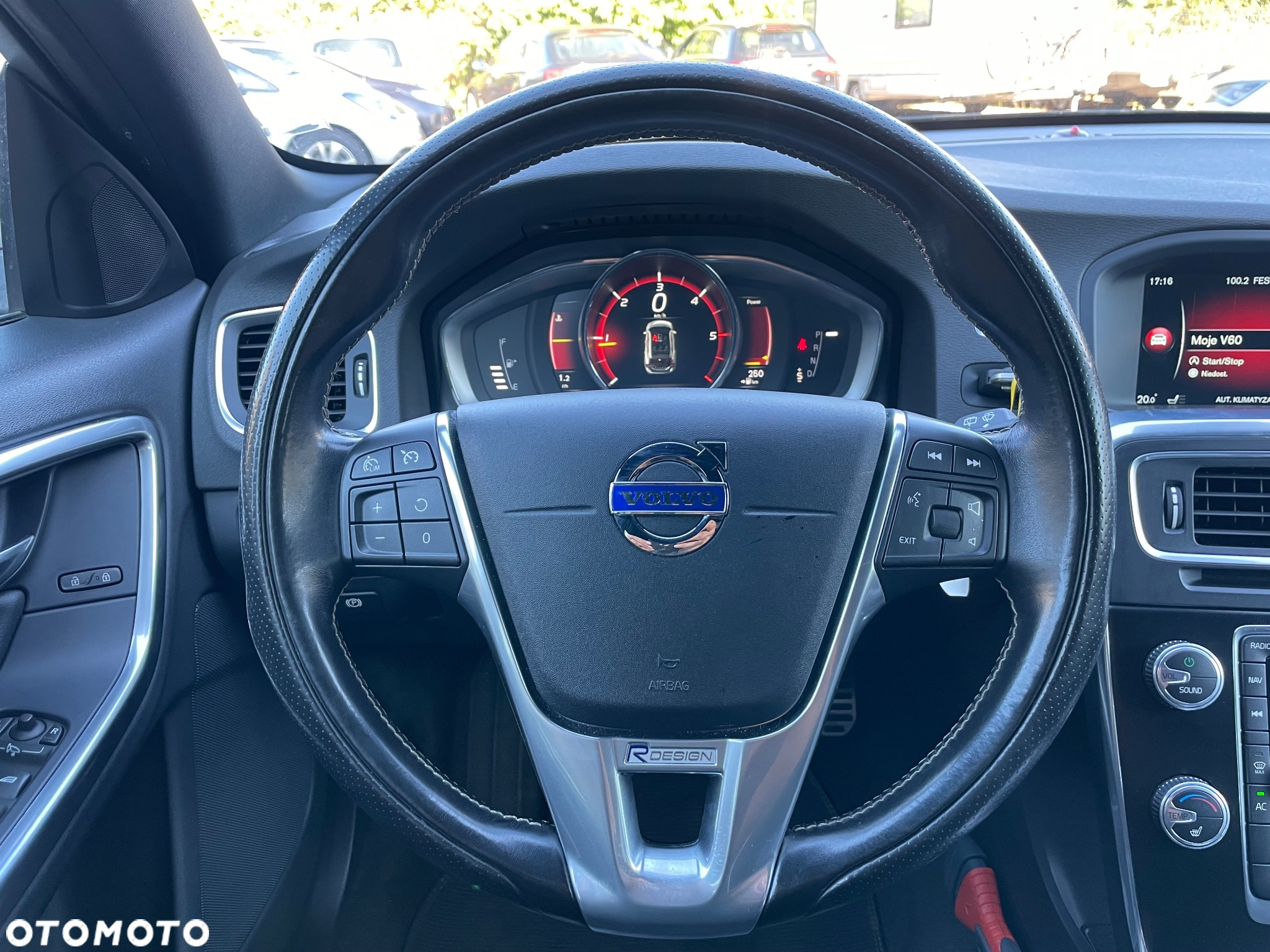 Volvo V60 D3 AWD R-Design - 23
