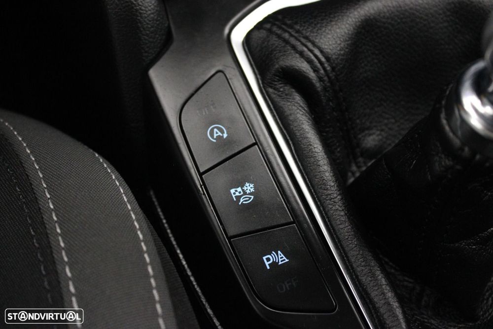 Ford Focus 1.0 EcoBoost MHEV Connected Design — fotografia 21