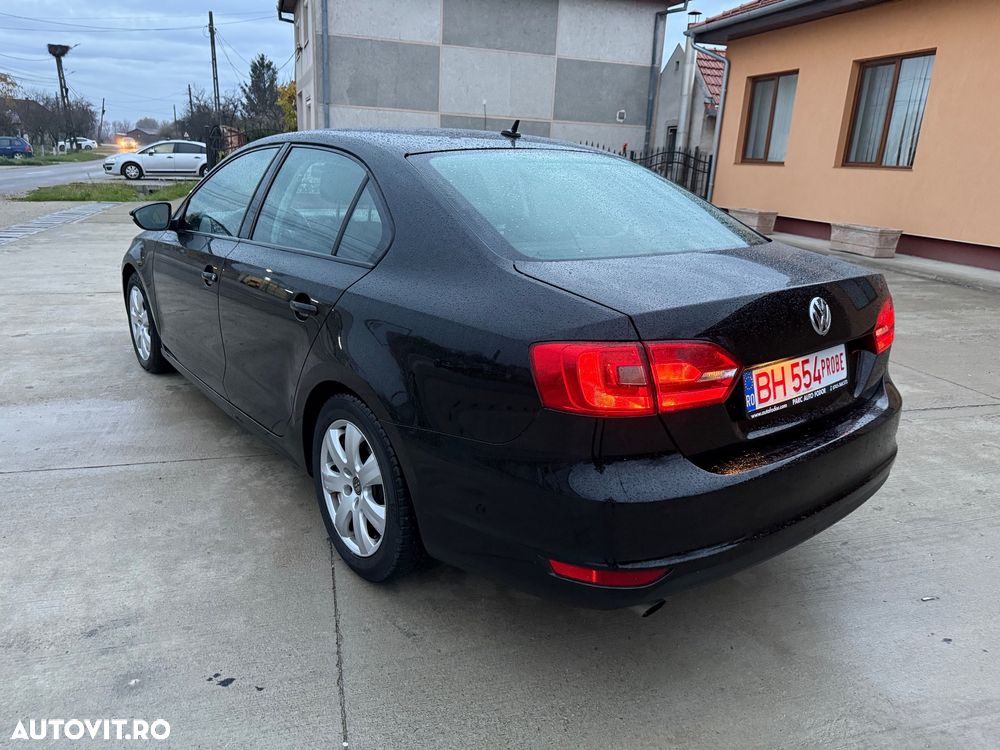 Volkswagen Jetta 1.6 TDI Blue Motion Technology Comfortline - 4